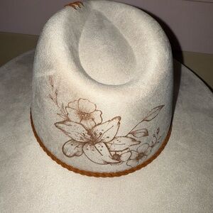 Floral Lily Cream/Beige fedora